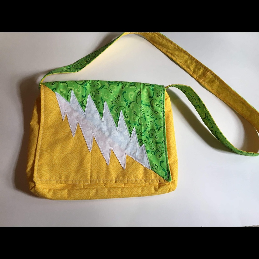 Zippered 13 point bolt purse